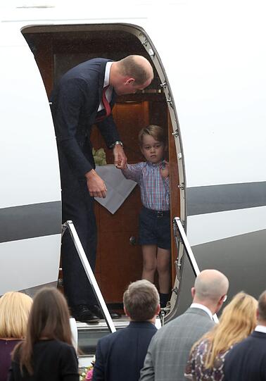 Fest an Papas Hand: Prinz George