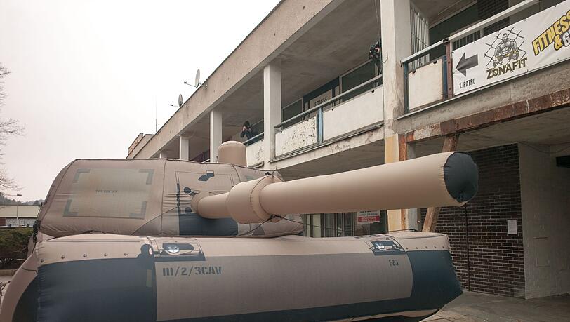 Jak jsou nafukovací tanky navrženy tak, aby oklamaly nepřítele