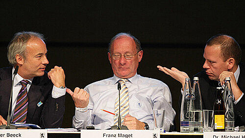 Hat klare Vorstellungen: Vize-Präsident Franz Maget - in der Mitte von Rainer Beeck (links) und Michael Hasenstab. Hat klare Vorstellungen: Vize-Präsident Franz Maget - in der Mitte von Rainer Beeck (links) und Michael Hasenstab.