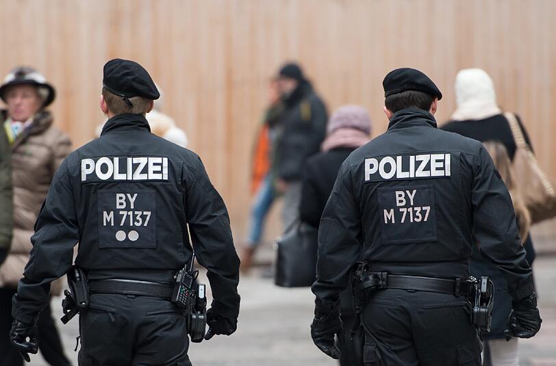 Nach dem Terroralarm in der Silvesternacht in München fahndet die Polizei weiter nach angeblichen potenziellen Attentätern aus Syrien und dem Irak.
