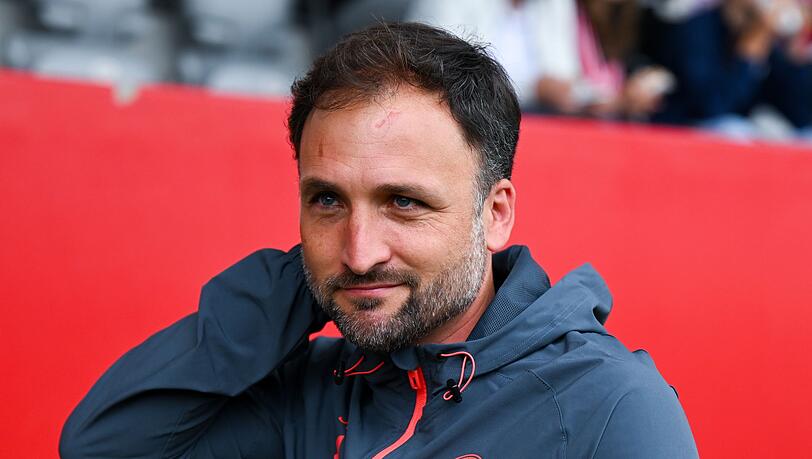 Jose Barcala, der neue Trainer der Bayern-Frauen, feiert sein Heimdebüt vor einer Rekordkulisse. (Archivbild)