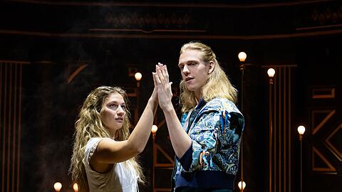 Gro&szlig;e Gef&uuml;hle auf der B&uuml;hne: &bdquo;Romeo & Julia &ndash; Liebe ist alles&ldquo; bringt Shakespeares Klassiker als modernes Musical auf die B&uuml;hne.