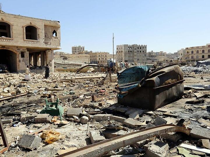 Zerstörte Lagerhalle Sanaa: Die Vereinten Nationen bezeichnen die Situation im Jemen als aktuell größte humanitäre Katastrophe der Welt.