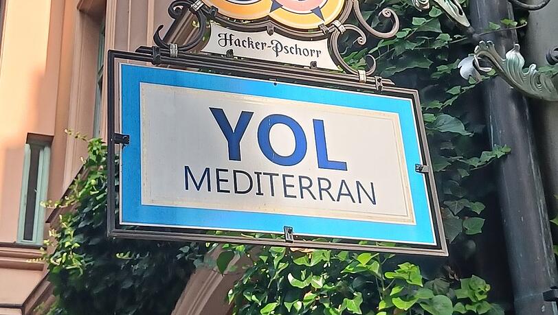 Das Yol am schönen Roecklplatz. Das Yol am schönen Roecklplatz.