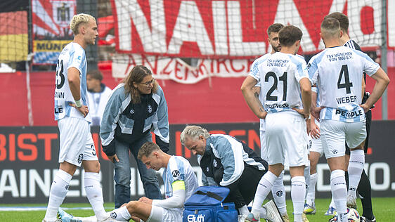 Dennis Dressel kugelte sich im Derby gegen Bayern II die Schulter aus, biss aber auf die Z&auml;hne. Am Donnerstag trainierte der L&ouml;wen-Kapit&auml;n individuell.