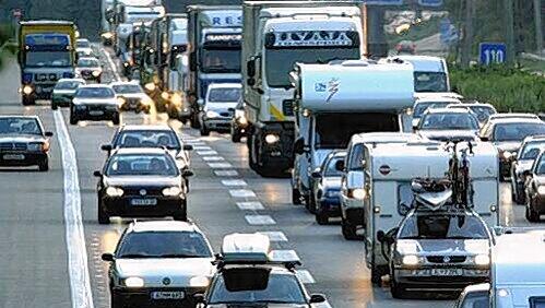 Die Mutter lieferte sich auf der Autobahn eine wilde Verfolgungsjagd mit der Polizei. Die Mutter lieferte sich auf der Autobahn eine wilde Verfolgungsjagd mit der Polizei.