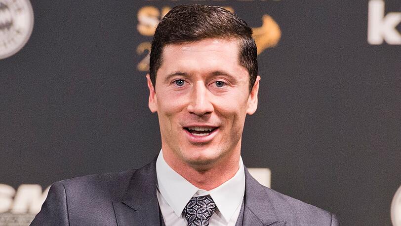 "Wir haben Robert Lewandowski, der wird auch noch ein paar Jahre lang 30, 40 Tore schießen", sagt Bayerns Vorstandsboss Oliver Kahn über den Topstürmer.