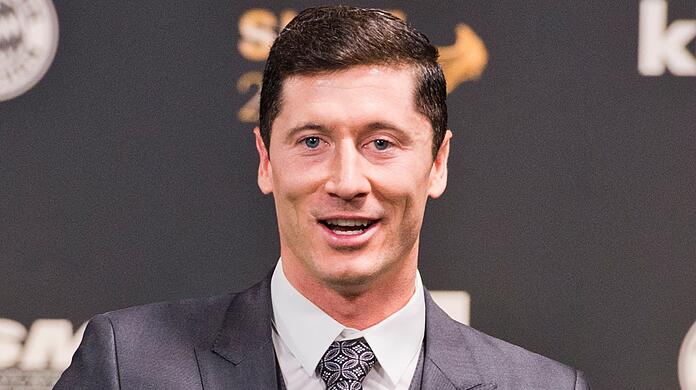 "Wir haben Robert Lewandowski, der wird auch noch ein paar Jahre lang 30, 40 Tore schießen", sagt Bayerns Vorstandsboss Oliver Kahn über den Topstürmer.