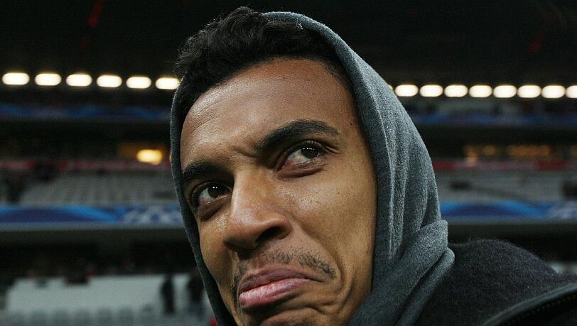 Dick eingemummt: Luiz Gustavo als Stadionbesucher beim 4:1 gegen Bate Borissow. Foto: firo/AK Dick eingemummt: Luiz Gustavo als Stadionbesucher beim 4:1 gegen Bate Borissow. Foto: firo/AK