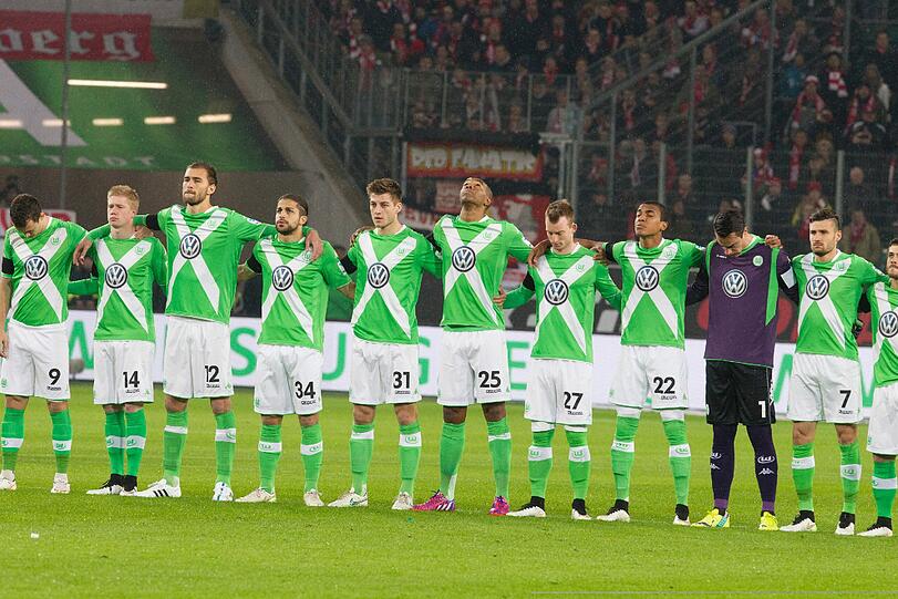 Fans, Spieler und Verantwortliche gedenken vor dem Rückrundenauftakt dem verstorbenen VfL-Profi Junior Malanda.