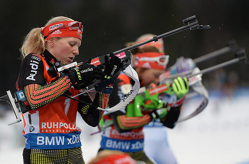 Franziska Hildebrand lag nach einer Strafminute dann 1:10,8 Minuten hinter der fehlerfreien Siegerin Dorothea Wierer zurück.