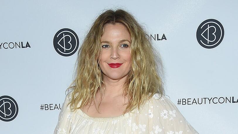 Drew Barrymore hatte eine schwierige Kindheit, was das Verhältnis zu ihrer Mutter Jaid Barrymore noch immer belastet.