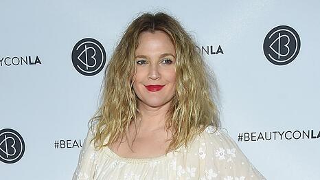 Drew Barrymore hatte eine schwierige Kindheit, was das Verhältnis zu ihrer Mutter Jaid Barrymore noch immer belastet.