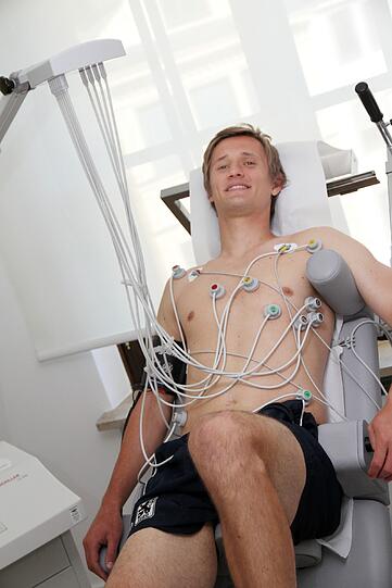 Kabel dran und los geht's: Die Löwen beim Herzcheck. Die Bilder
