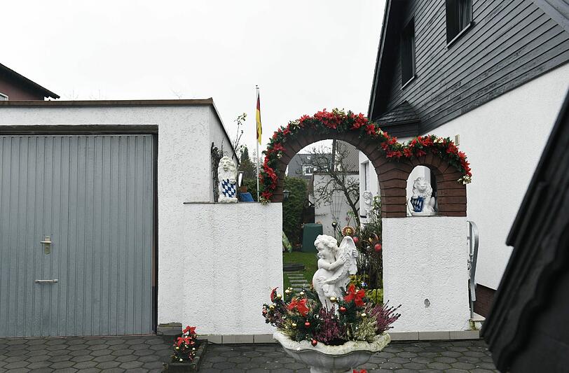 Über den Gartenzaun haben die Jugendlichen für das Foto- und Videoprojekt "Hasenbergl" geschaut. Und davor.