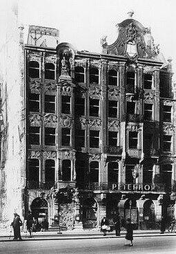 Vom Krieg schwer beschädigt.