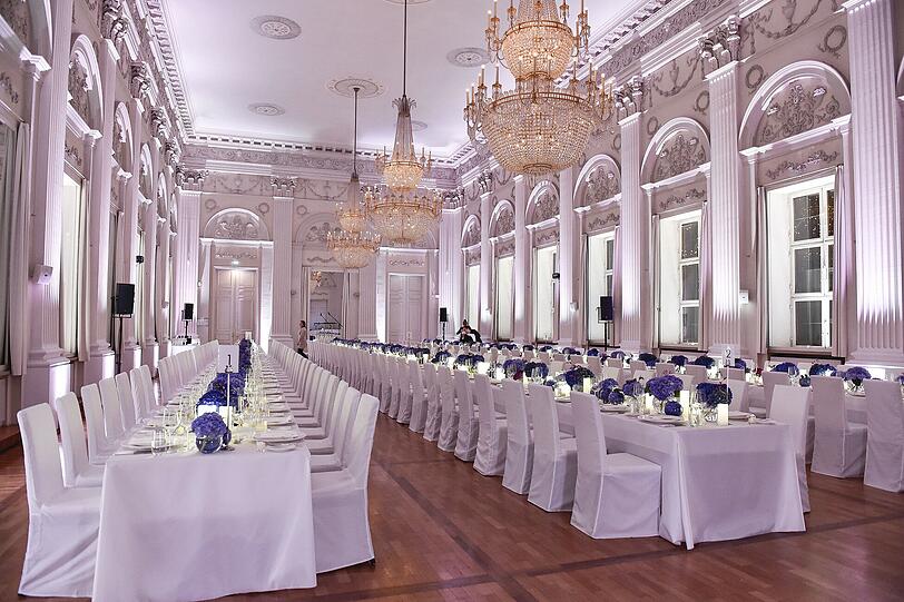 Fein, festlich und ausgesprochen bayerisch: Im Max-Joseph-Saal in der Residenz feiert Lodenfrey sein 175-jähriges Bestehen.