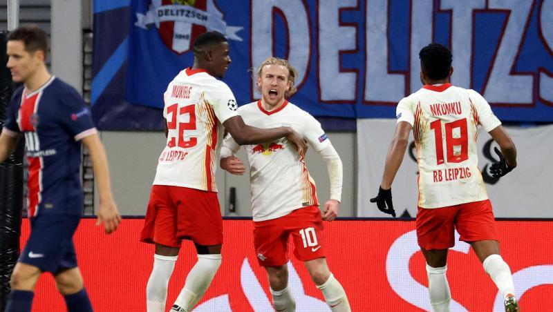 Matchwinner Emil Forsberg (2.v.r.) sorgte mit seinem Tor für den RB-Sieg gegen PSG.