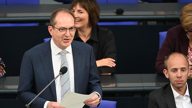 Bundesinnenminister Alexander Dobrindt (CSU) hat die verschärften Grenzkontrollen verteidigt.