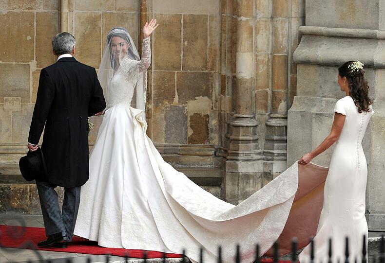 Die Trauung, die Kutschfahrt, der Kuss - die schönsten Bilder von der Traumhochzeit in London.