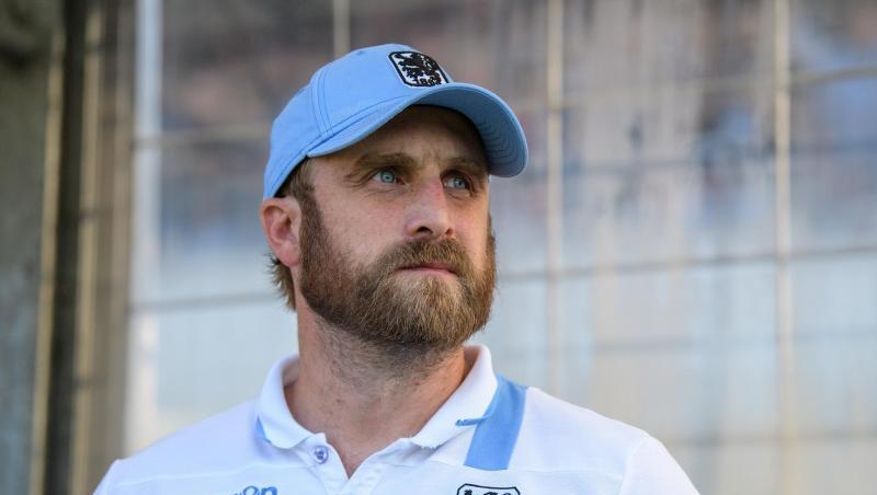 Daniel Bierofka, Trainer von 1860 München steht vor Spielbeginn am Spielfeldrand. Foto: Matthias Balk/Archivbild Daniel Bierofka, Trainer von 1860 München steht vor Spielbeginn am Spielfeldrand. Foto: Matthias Balk/Archivbild