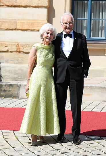 Strahlen klassische Eleganz aus: Edmund Stoiber mit Frau Karin.
