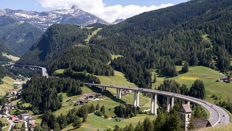 Das Verkehrsaufkommen auf der Brenner-Autobahn ist in den vergangenen Jahren weiter gestiegen. (Archivbild) Das Verkehrsaufkommen auf der Brenner-Autobahn ist in den vergangenen Jahren weiter gestiegen. (Archivbild)