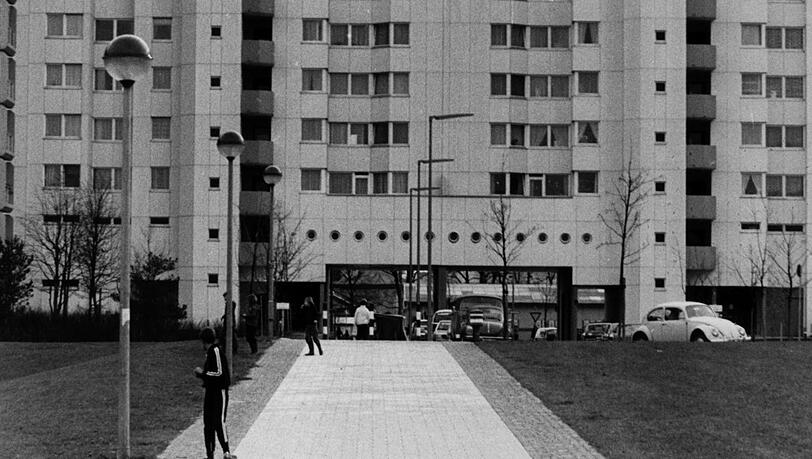 1980: Endlich fährt auch eine U-Bahn ins Viertel – die U8. 1980: Endlich fährt auch eine U-Bahn ins Viertel – die U8.