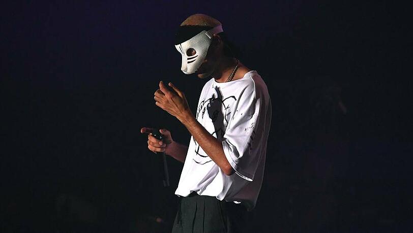 Fans rätseln, ob Musiker Cro seine Maske zeitnah ablegen wird. Fans rätseln, ob Musiker Cro seine Maske zeitnah ablegen wird.