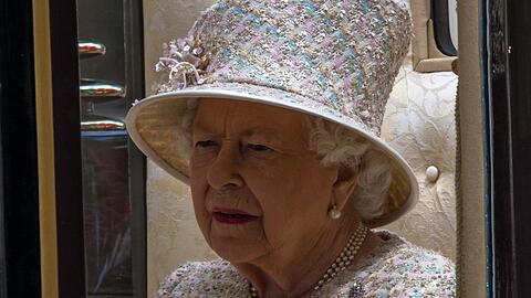 Queen Elizabeth II. musste Flug-Turbulenzen über sich ergehen lassen.