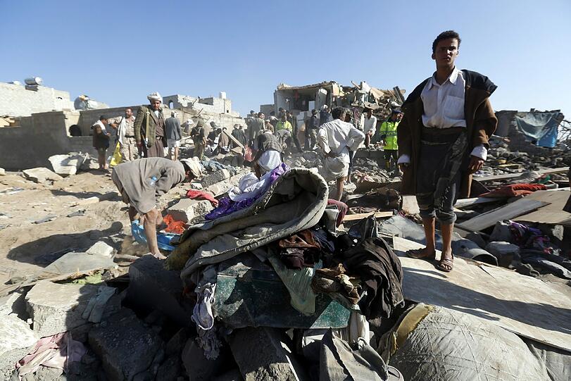 Schiitische Huthi-Rebellen sind bis in den Süden des Jemens marschiert, jetzt greifen Saudi-Arabien und die arabischen Verbündeten mit Kampfjets in den blutigen Konflikt ein - Die Bilder.