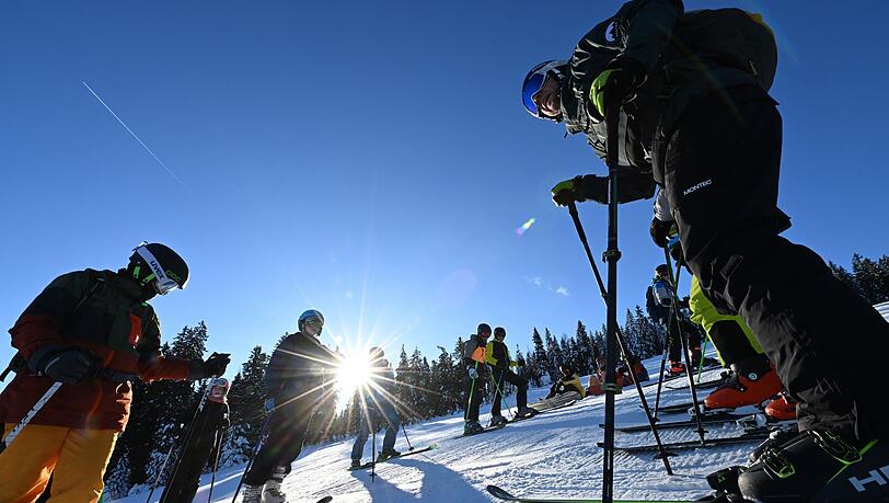 Skifahren auf Klassenfahrten könnte zum Auslaufmodell werden. (Archivbild) Skifahren auf Klassenfahrten könnte zum Auslaufmodell werden. (Archivbild)