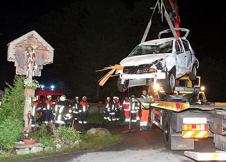Schlimmer Unfall: Ein Mann fährt in die Priem und stirbt.