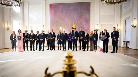 Erst erfolgte die Ernennung der Ministerinnen und Minister im Schloss Bellevue, dann ging es zum Amtseid in den Bundestag.