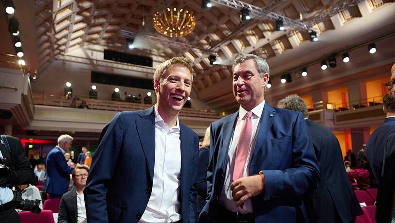 D&uuml;rfen weiter auf Olympische Spiele hoffen: M&uuml;nchens Oberb&uuml;rgermeister Dominik Krause (Gr&uuml;ne, l) und Bayerns Ministerpr&auml;sident Markus S&ouml;der (CSU, r).