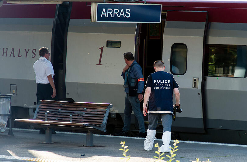 Ein Mann hat in einem Schnellzug in Nordfrankreich mit einer automatischen Schusswaffe zwei Menschen schwer verletzt.