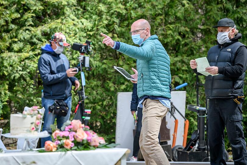 Der Regisseur Carsten Meyer-Grobrügge am Set von "Sturm der Liebe" in den Bavaria Studios