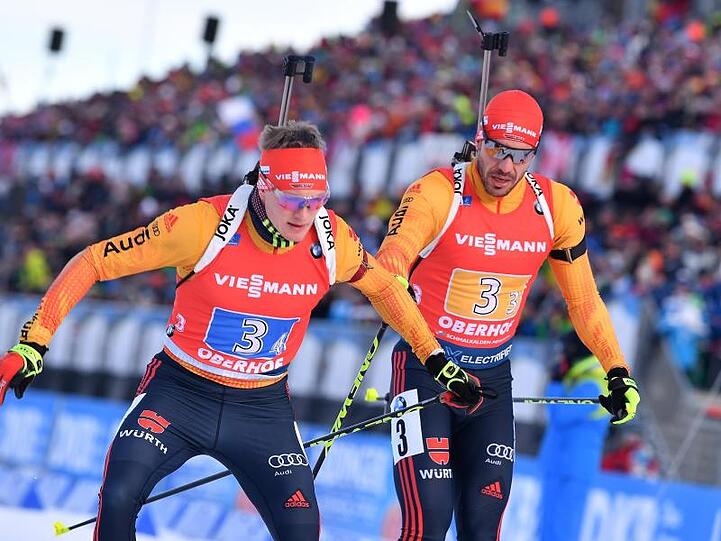 Benedikt Doll (l) und Arnd Peiffer wollen beim Massenstart in Oberhof aufs Podest.