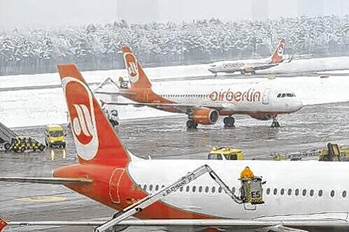 Das Enteisen der Maschinen dauert bis zu 40 Minuten. Am Nürnberger Airport drangen jetzt beim Start durch die Klimaanlage Rückstände des Mittels in die Kabine.