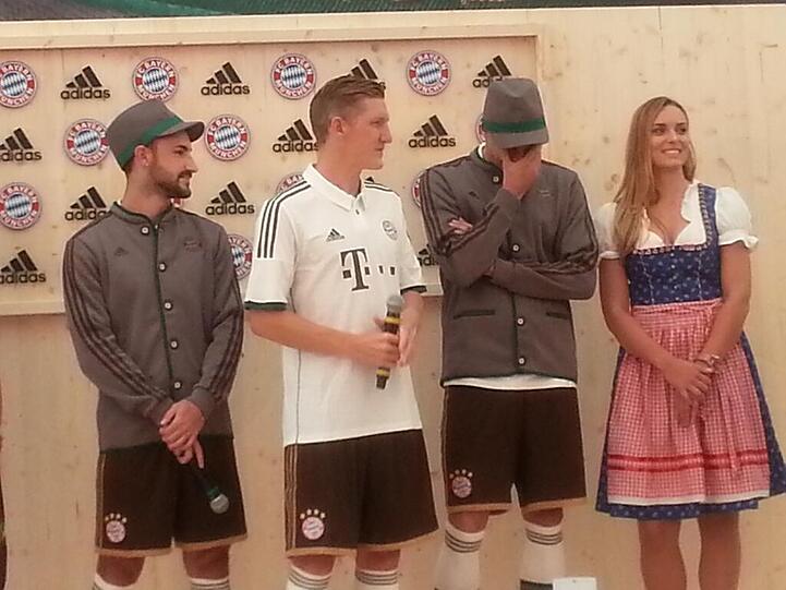 Das neue Wiesn-Trikot des FC Bayern für das Oktoberfest 2013: Die Bilder von der offiziellen Präsentation