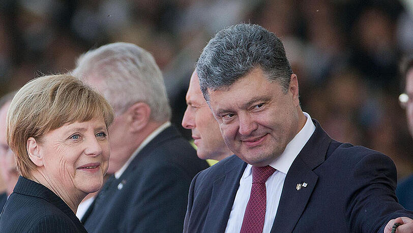 Der ukrainische Präsident (hier mit Bundeskanzlerin Angela Merkel) möchte die Truppen im Krisengebiet der Ostukraine verstärken. Der ukrainische Präsident (hier mit Bundeskanzlerin Angela Merkel) möchte die Truppen im Krisengebiet der Ostukraine verstärken.
