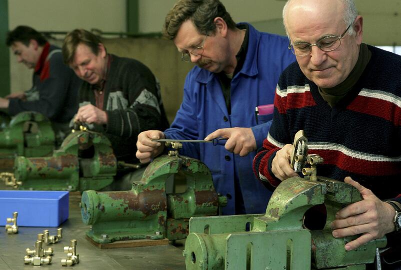 Immer mehr Menschen arbeiten auch noch im hohen Alter &ndash; und der Großen Koalition nach soll die Zahl weiter steigen.