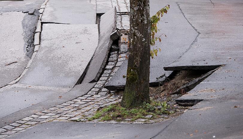 So schaut's aktuell in Rottach-Egern aus - bis hier wieder Autos fahren, dürften mehrere Wochen vergehen.