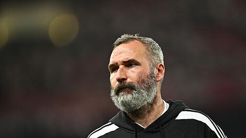 Steht nach dem verlorenen Relegationshinspiel mit dem Rücken zur Wand: Hamburgs Trainer Tim Walter.