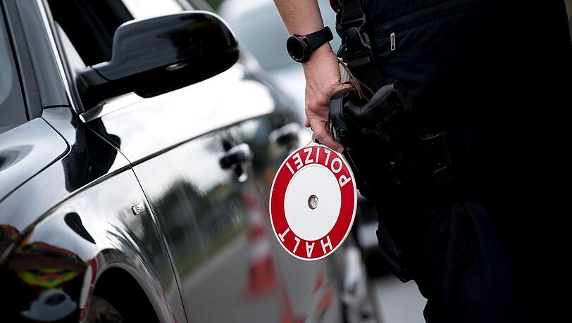 Zahlreiche Straftäter gingen der Bayerischen Grenzpolizei während der Fußball-EM ins Netz. (Archivbild)