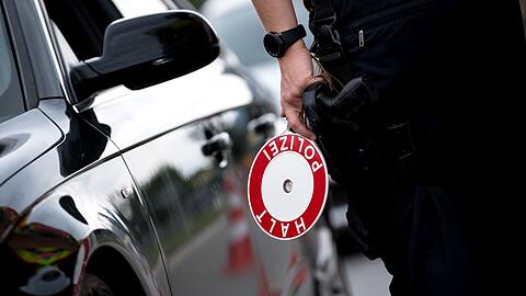Zahlreiche Straftäter gingen der Bayerischen Grenzpolizei während der Fußball-EM ins Netz. (Archivbild)