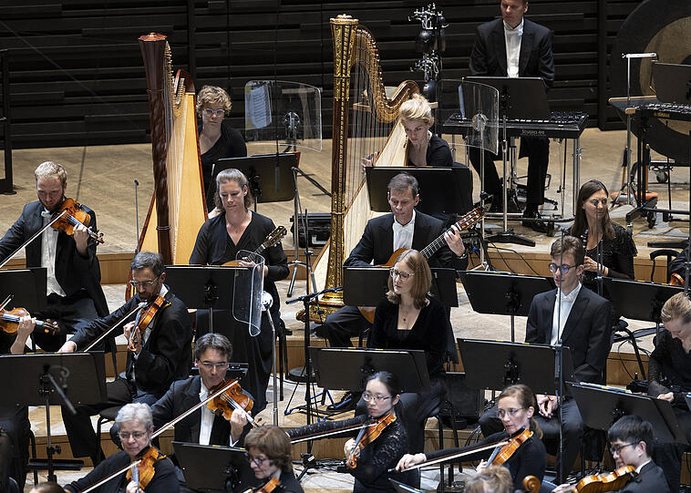 Im Orchester von Mahlers Siebter wirken auch eine Mandoline und eine Gitarre mit.