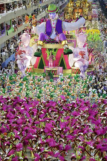 Nackte Haut, Samba und bunte Farben: Promis amüsieren sich in Rio. Mit dabei: Pamela Anderson, Gisele Bündchen, Fußball-Star Ronaldinho und Schauspieler Jude Law