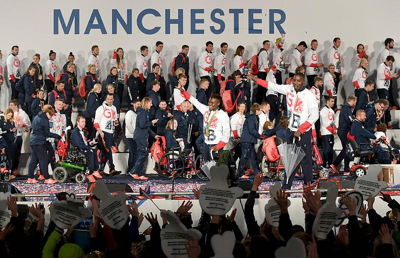 Zwei Betrüger haben sich in die olympischen Feierlichkeiten der Briten eingeschlichen.