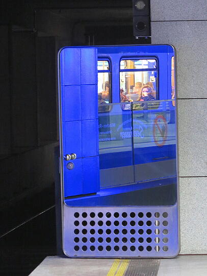 Knallige Farben, Lichtkunst und Spiegelungen: Die U-Bahnstatuion Münchner Freiheit bietet viele tolle Fotomotive. AZ-Leser Djoprdje Matkovic hat sie eingefangen.